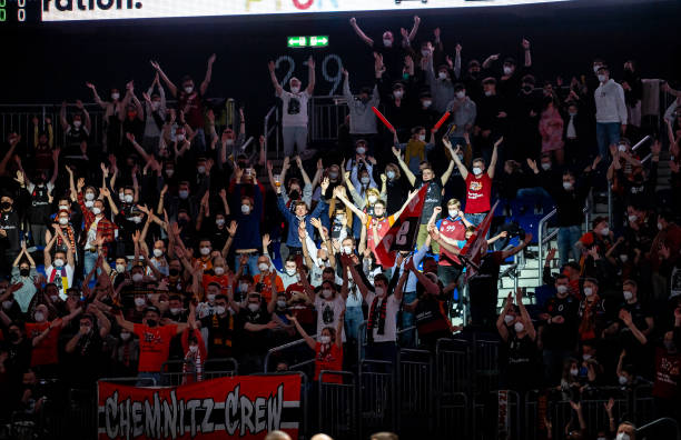 队占据上风 队占据上风